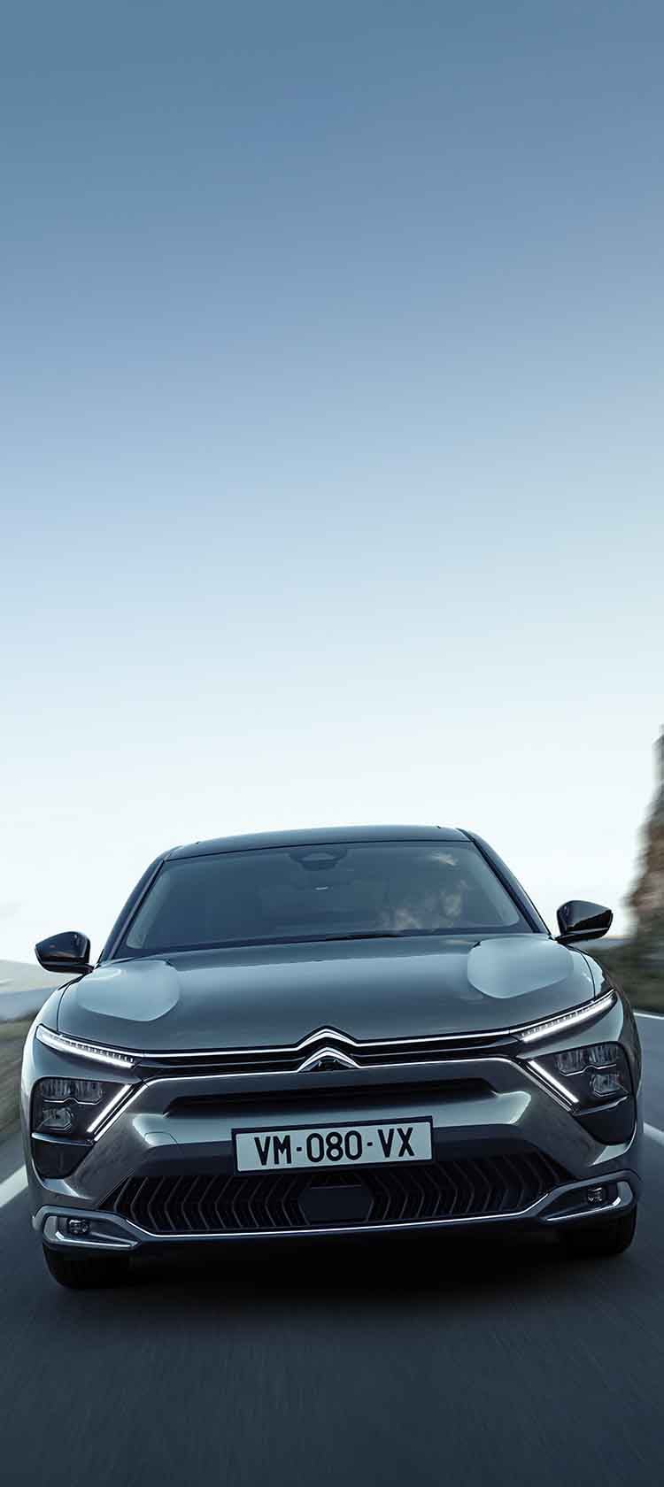 Citroën C5X sur la route